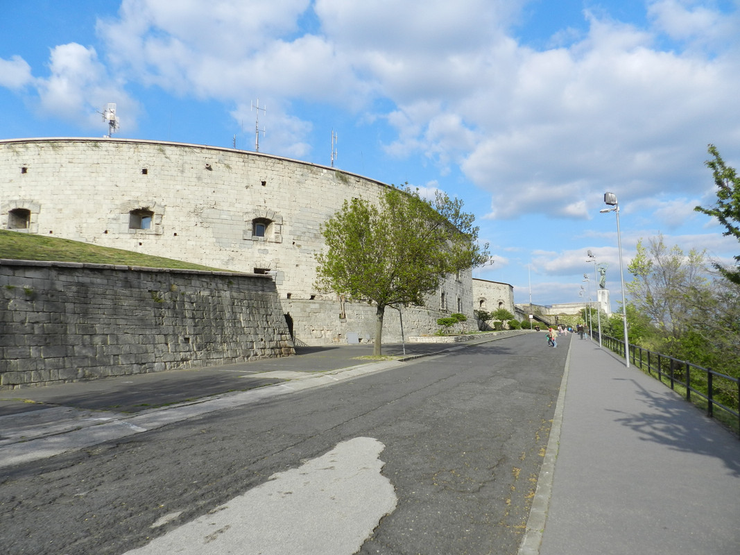 La Ciudadela en la colina de Gellért, bastión de los alemanes. Se pueden apreciar numerosos impactos de bala en los muros. Foto del autor