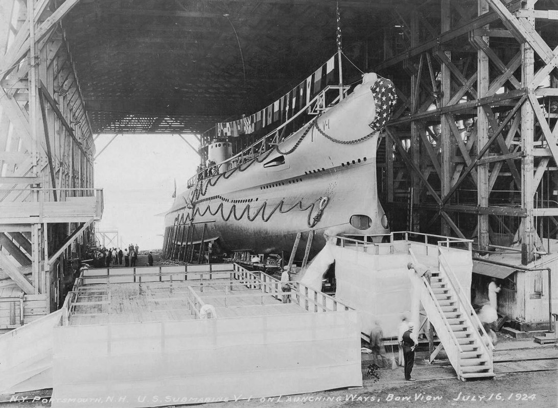 Instantánea de la construcción del USS Barracuda SS-163 en el Portsmouth Navy Yard, Kittery, el 16 de julio de 1924