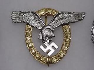 Hermann Göring Lucia a menudo el Distintivo especial