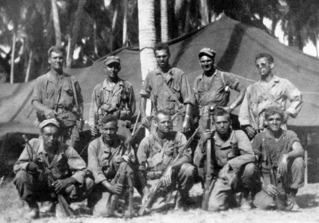 Alamo Scouts de los equipos Nellist y Rounsaville, después de la liberación del campo de Cabanatuan. Febrero 1945