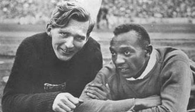 Lutz Lang junto a Jesse Owens