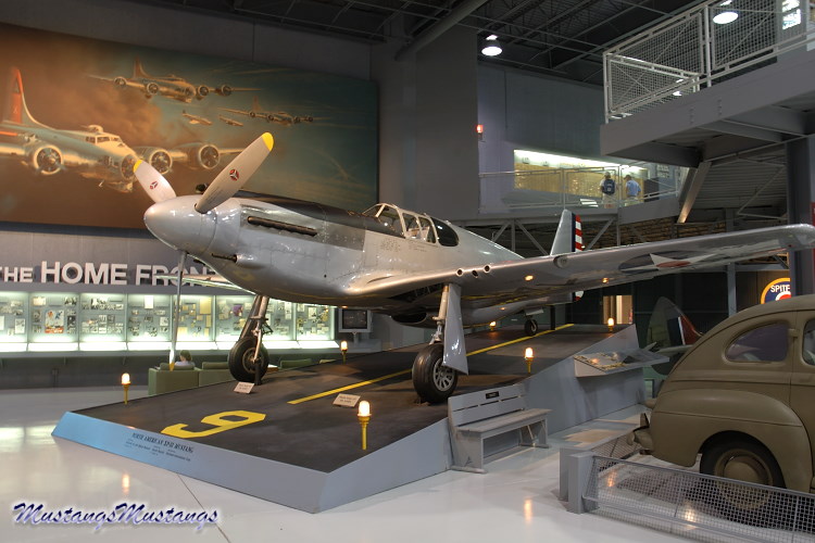 North American XP-51 Mustang con número de Serie 41-038, Prototipo Original, conservado en el EAA Flight Planner en Oshkosh, Fox Valley, Wisconsin