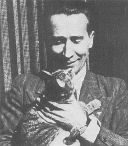 Armand en una foto irónica, con una gata