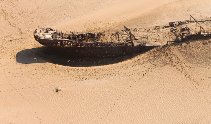 Shipwreck_Skeleton_Coast1.jpg