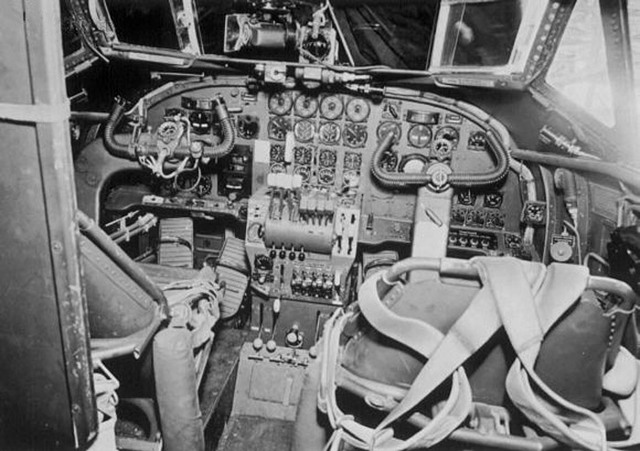 Cabina de los pilotos de un C-3