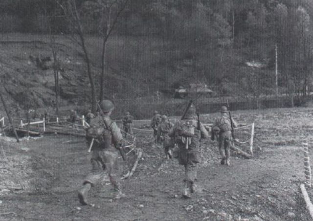 Hombres de la 4ª División de Infantería en el Hürtgenwald. Más de 2000 hombres de esta unidad causaron baja durante los 25 días que estuvo en la batalla de Hürtgen