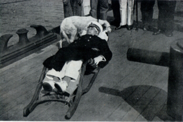 Herido en el crucero Novara durante la batalla de Otranto, 1917