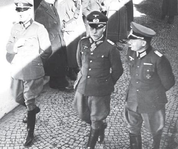 Rommel, fue nombrado comandante en jefe del Afrikakorps el 3 de Febrero de 1941, y el día 12 del mismo llegó a Trípoli