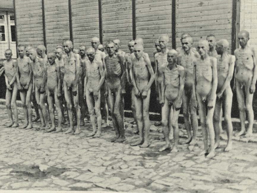 Por Mauthausen, liberado por el ejército estadounidense el 5 de mayo de 1945, y por otros campos de concentración dependientes de él, como Gusen, pasaron unos 200.000 prisioneros de diferentes nacionalidades, de los cuales murieron la mitad, entre ellos 4.761 de los 7.200 republicanos españoles que estuvieron confinados allí