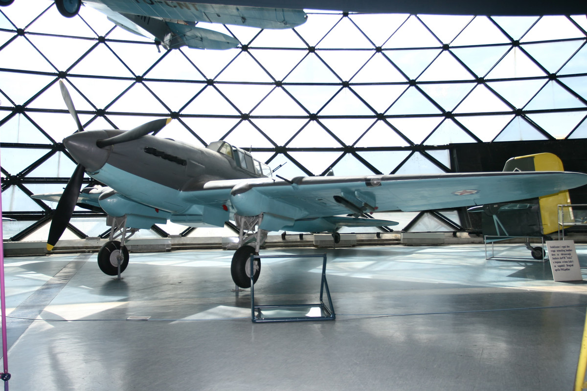 Ilyushin Il-2, en el Museo de Aviación de Belgrado, Serbia. Fuselaje Nº 308331, construido por la Planta Nº 30 de Moscú