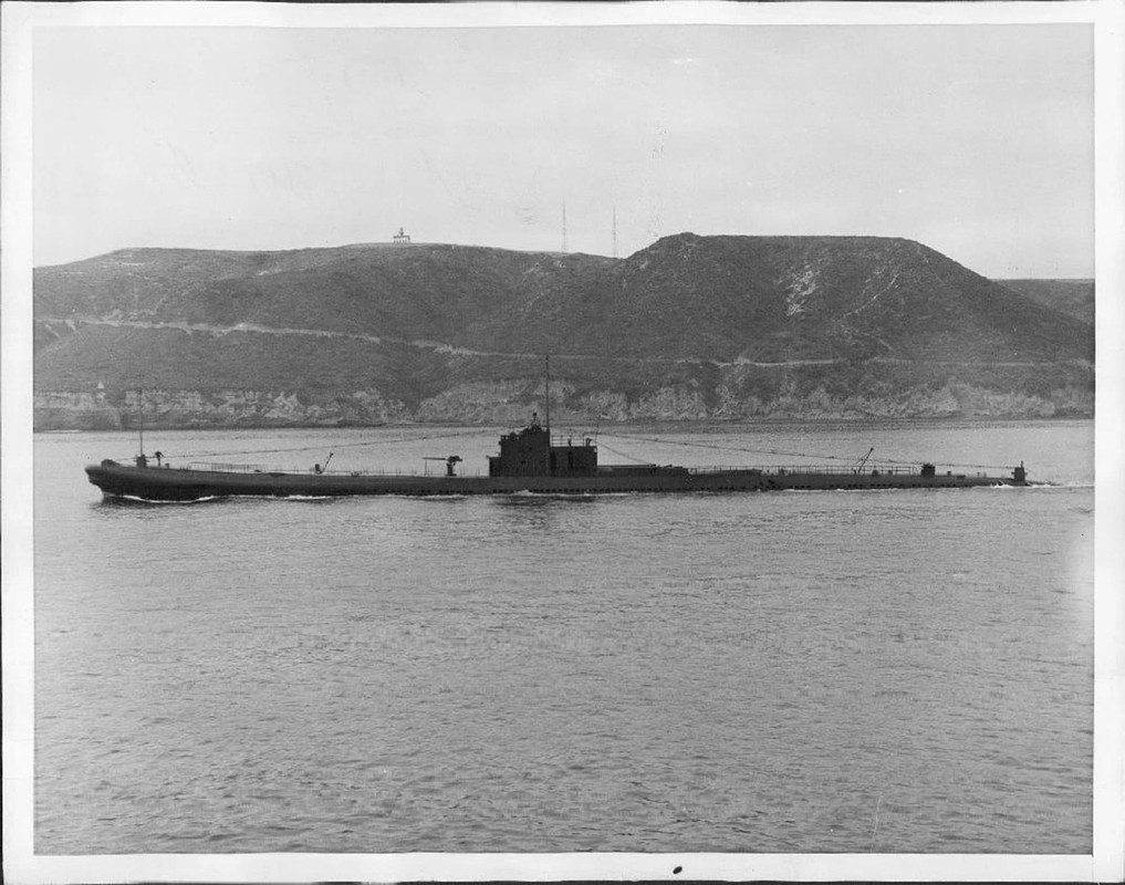El USS Barracuda SS-163 llegando a Pearl Harbor, el 2 de abril de 1935