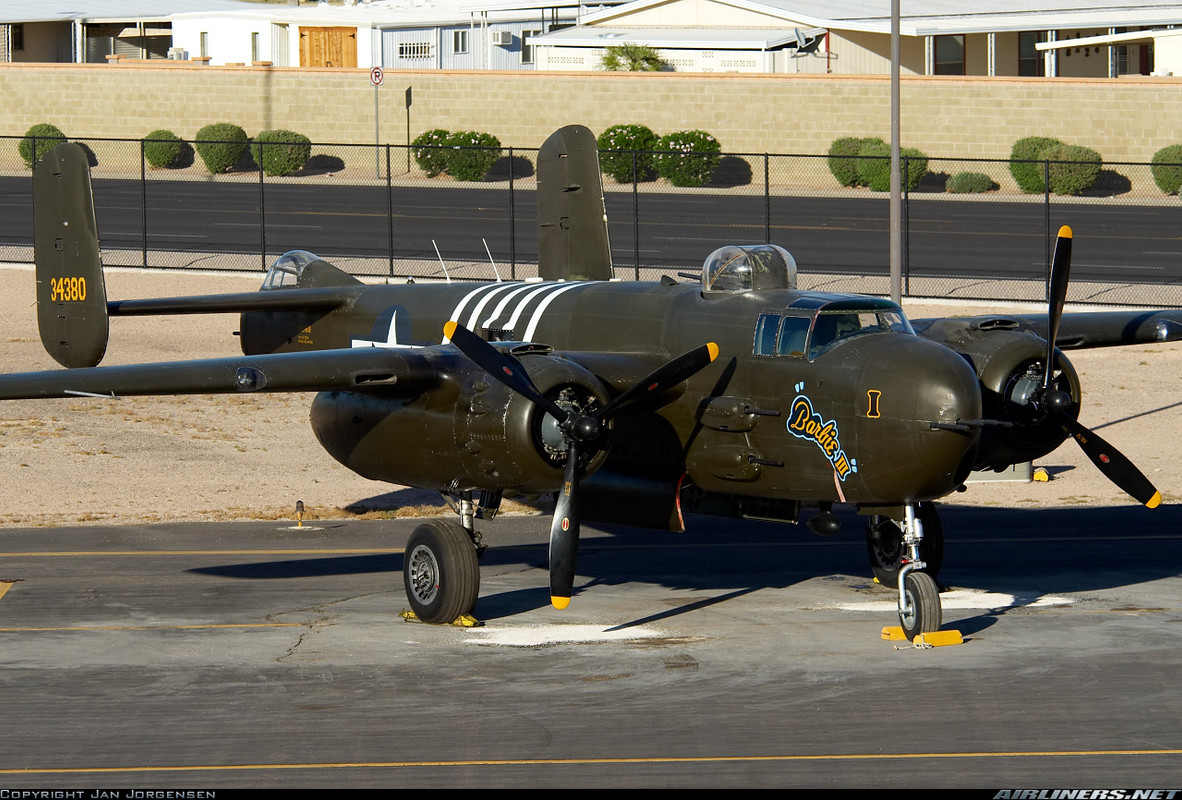 North American B-25H-1NA Mitchells número de Serie 98-21107 N5548N Barbie III conservado en el Falcon Field en Mesa, Arizona