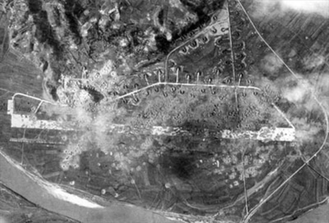 Bombardeo norteamericano a la base aérea de Taechon en Corea del Norte