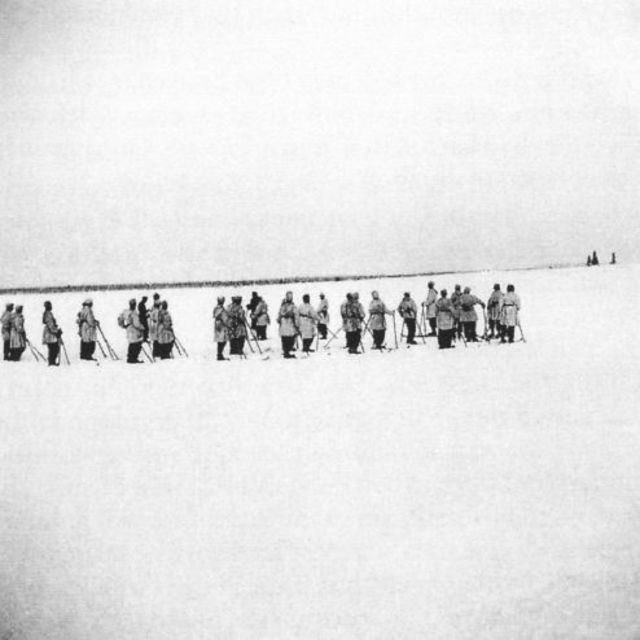 Esquiadores de la 6ª SS Gebirgs Division Nord en la Carelia finesa. Febrero de 1944